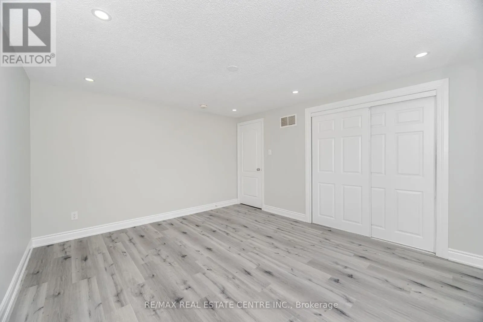76 MOFFATT AVENUE