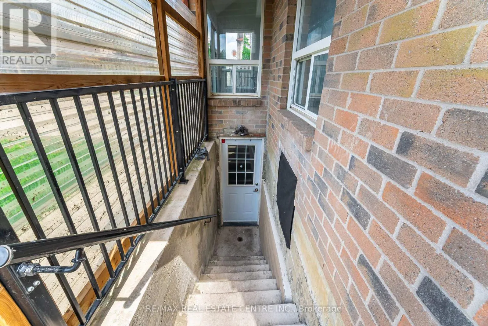 76 MOFFATT AVENUE