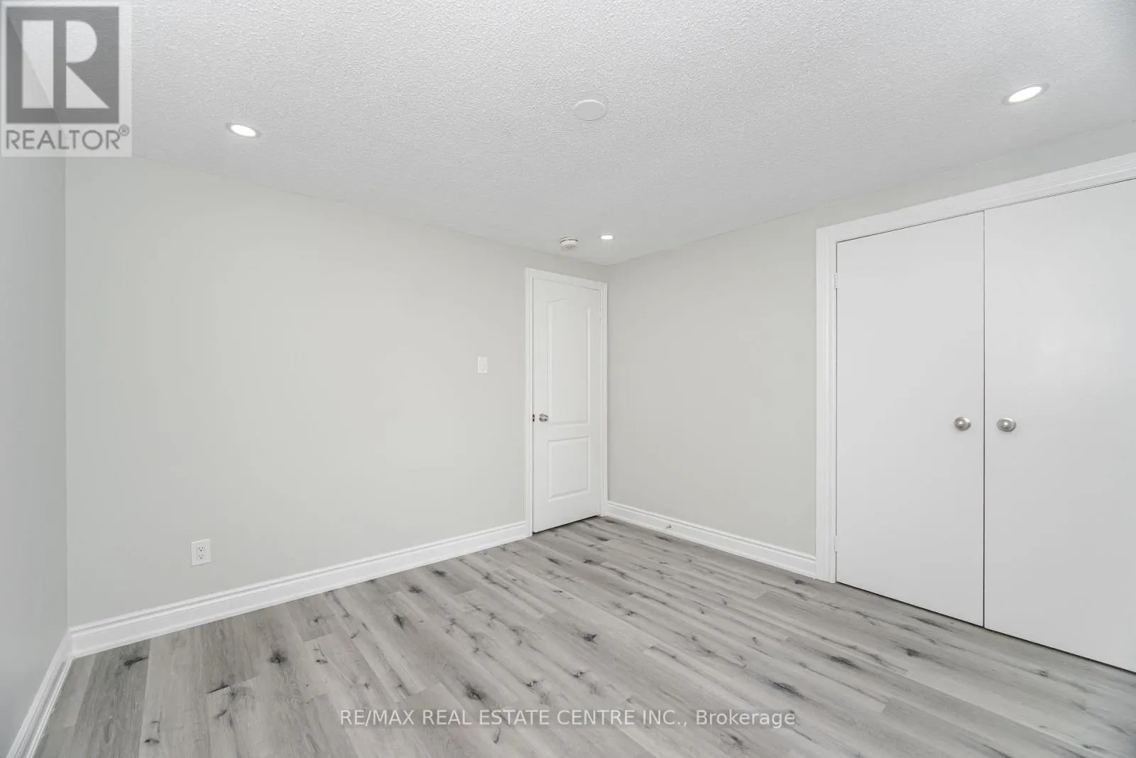 76 MOFFATT AVENUE
