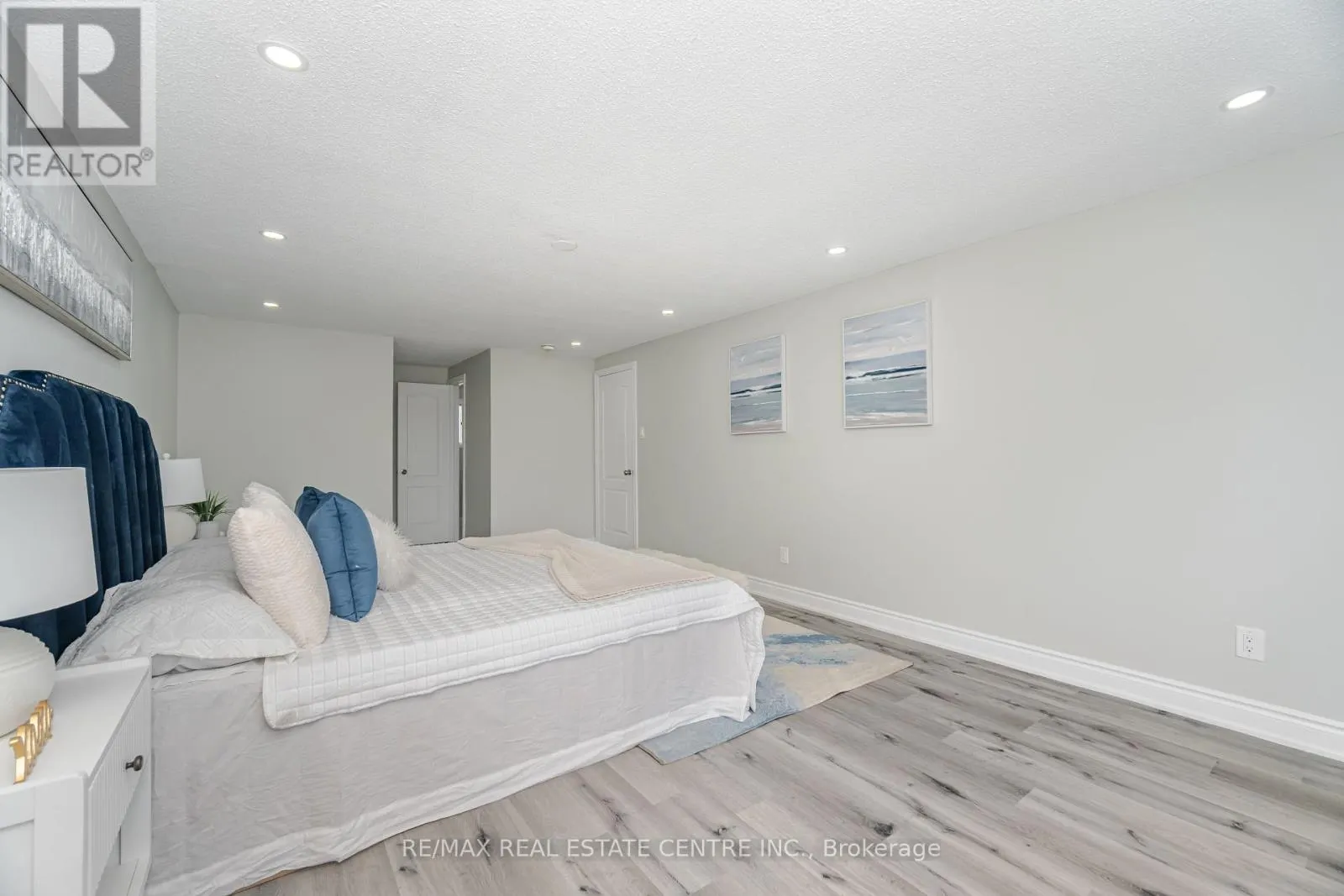 76 MOFFATT AVENUE