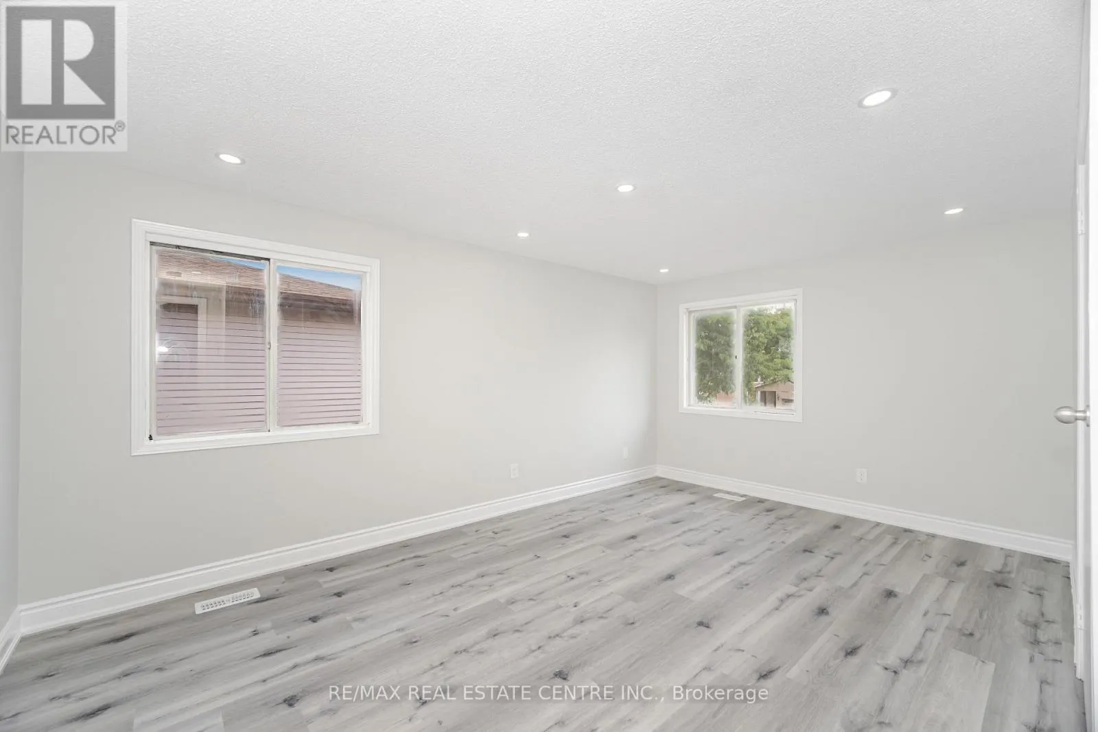 76 MOFFATT AVENUE