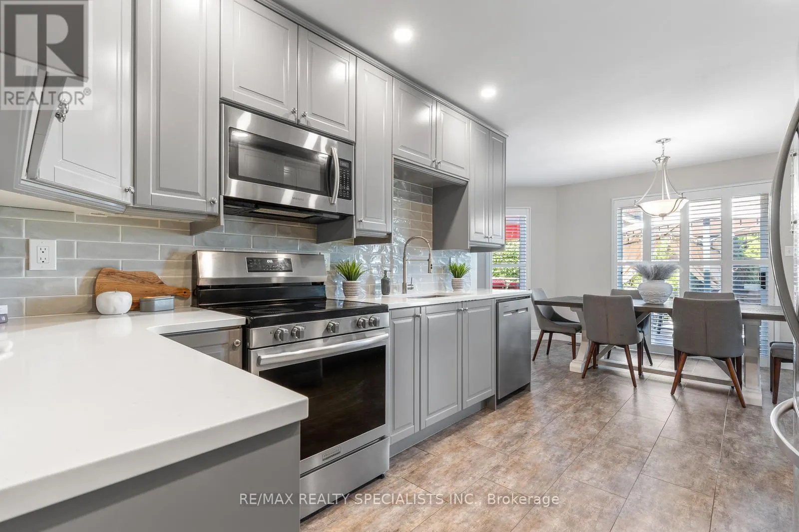 3799 LAURENCLAIRE DRIVE