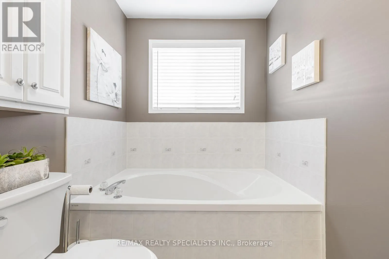 3799 LAURENCLAIRE DRIVE