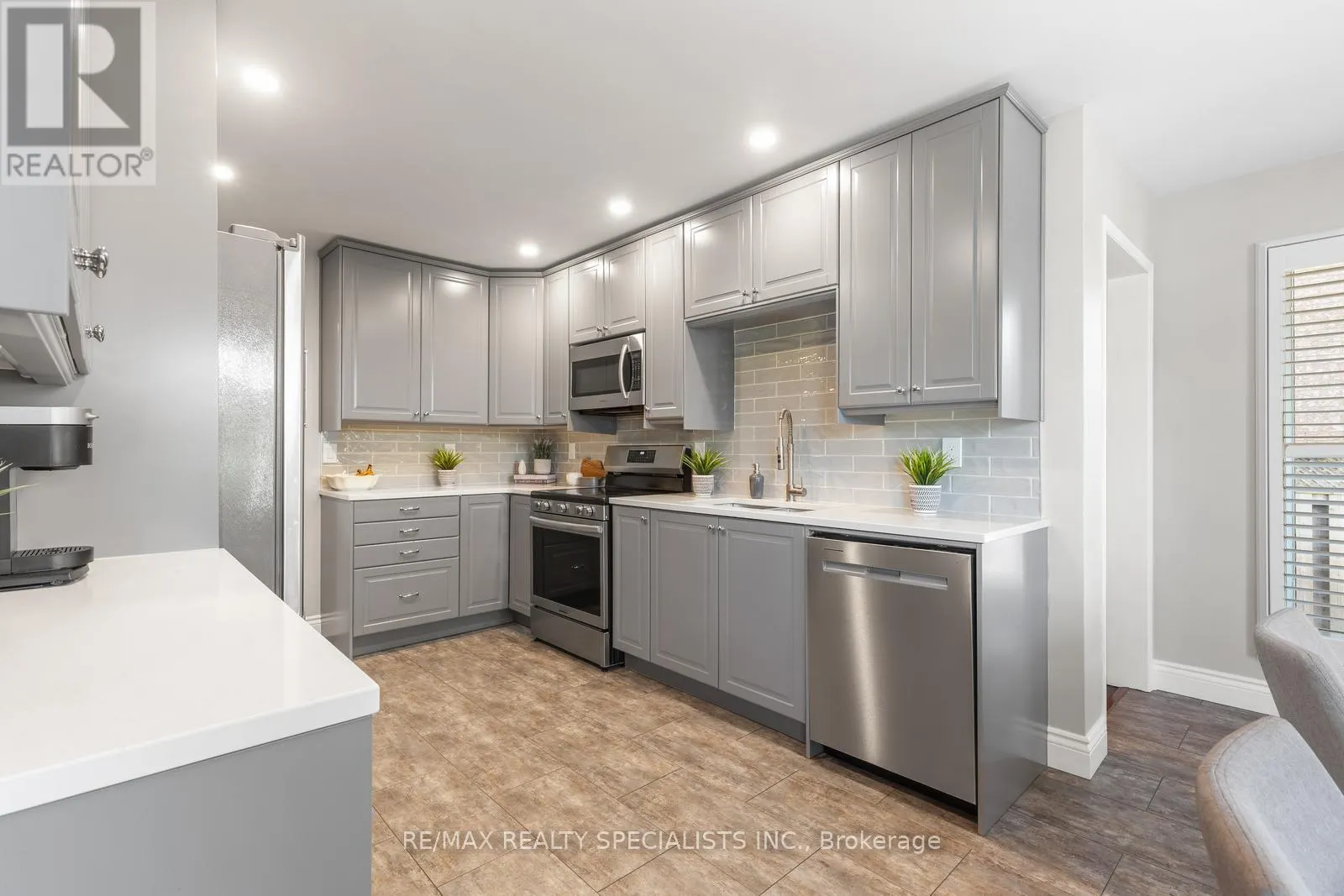 3799 LAURENCLAIRE DRIVE
