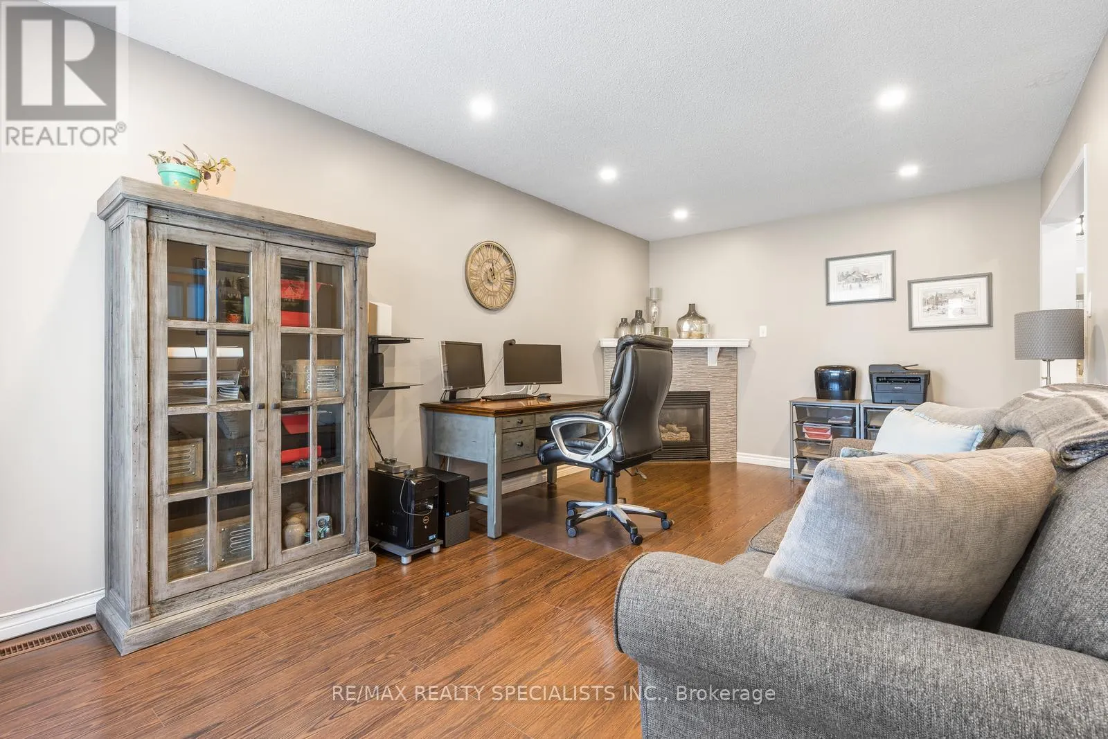 3799 LAURENCLAIRE DRIVE