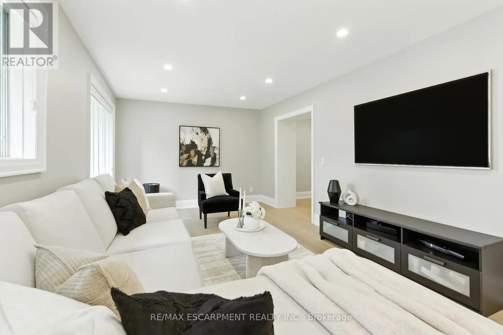 1245 BRAMBLEWOOD LANE