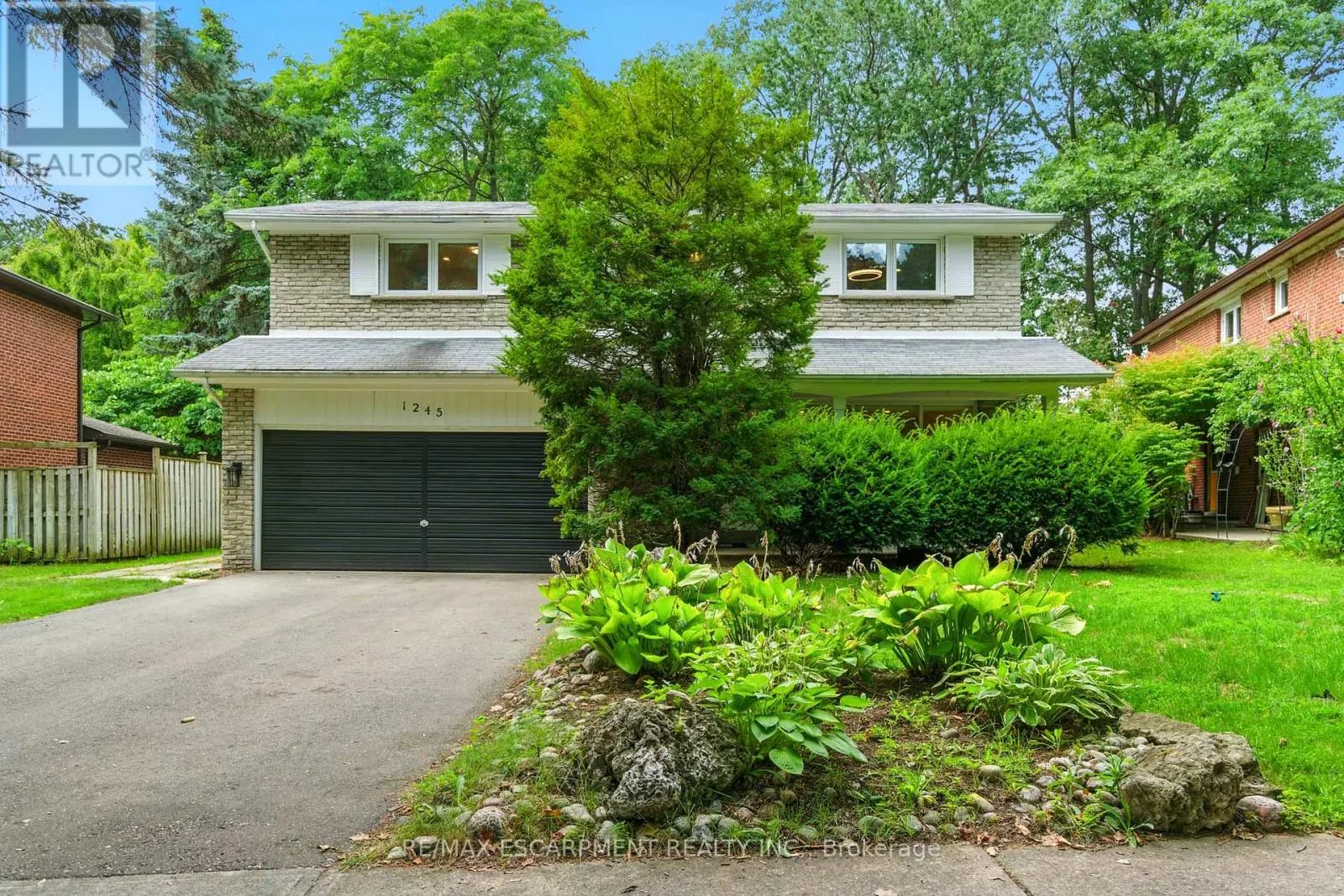 1245 BRAMBLEWOOD LANE