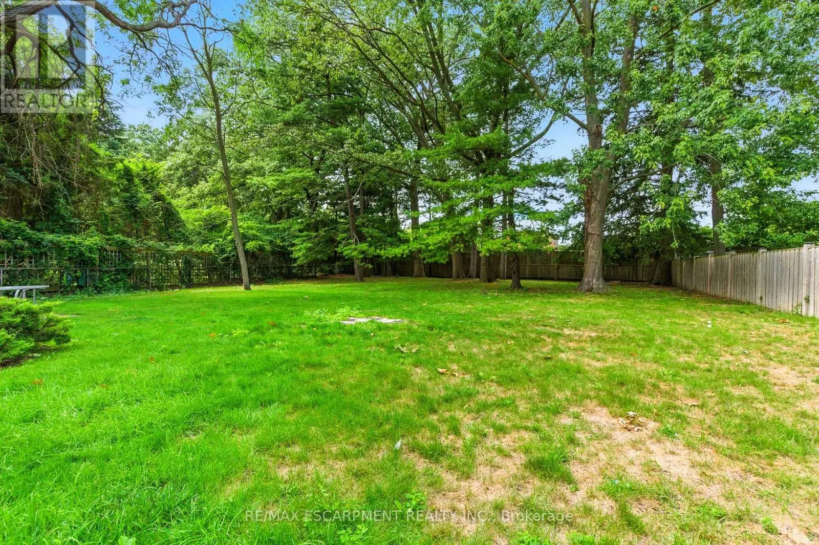 1245 BRAMBLEWOOD LANE