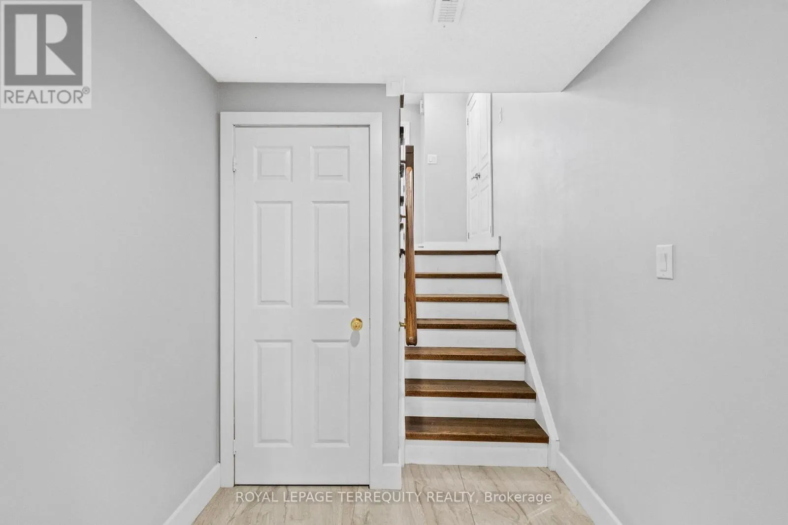 118 VAN SCOTT DRIVE
