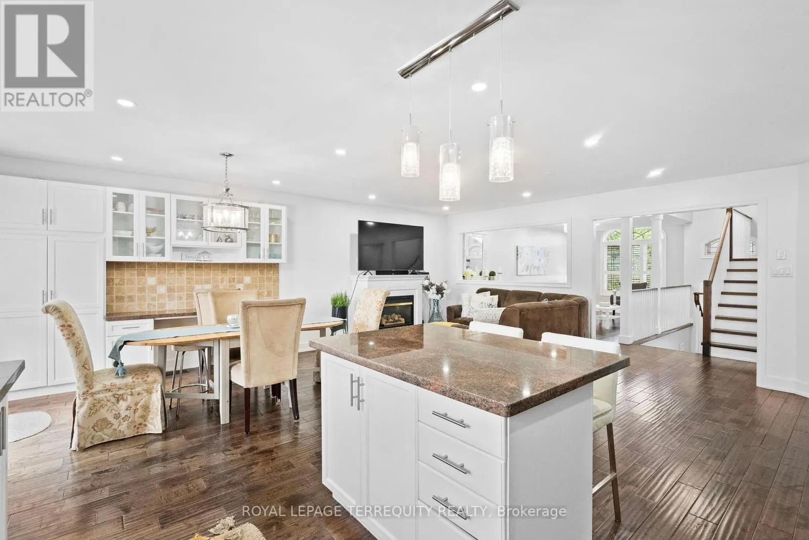 118 VAN SCOTT DRIVE