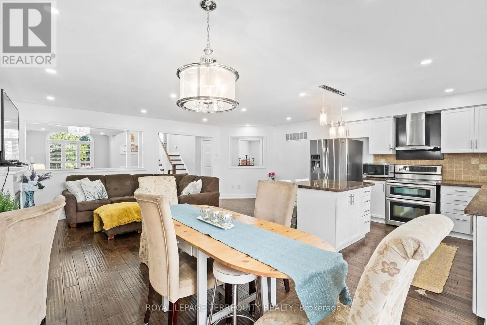 118 VAN SCOTT DRIVE