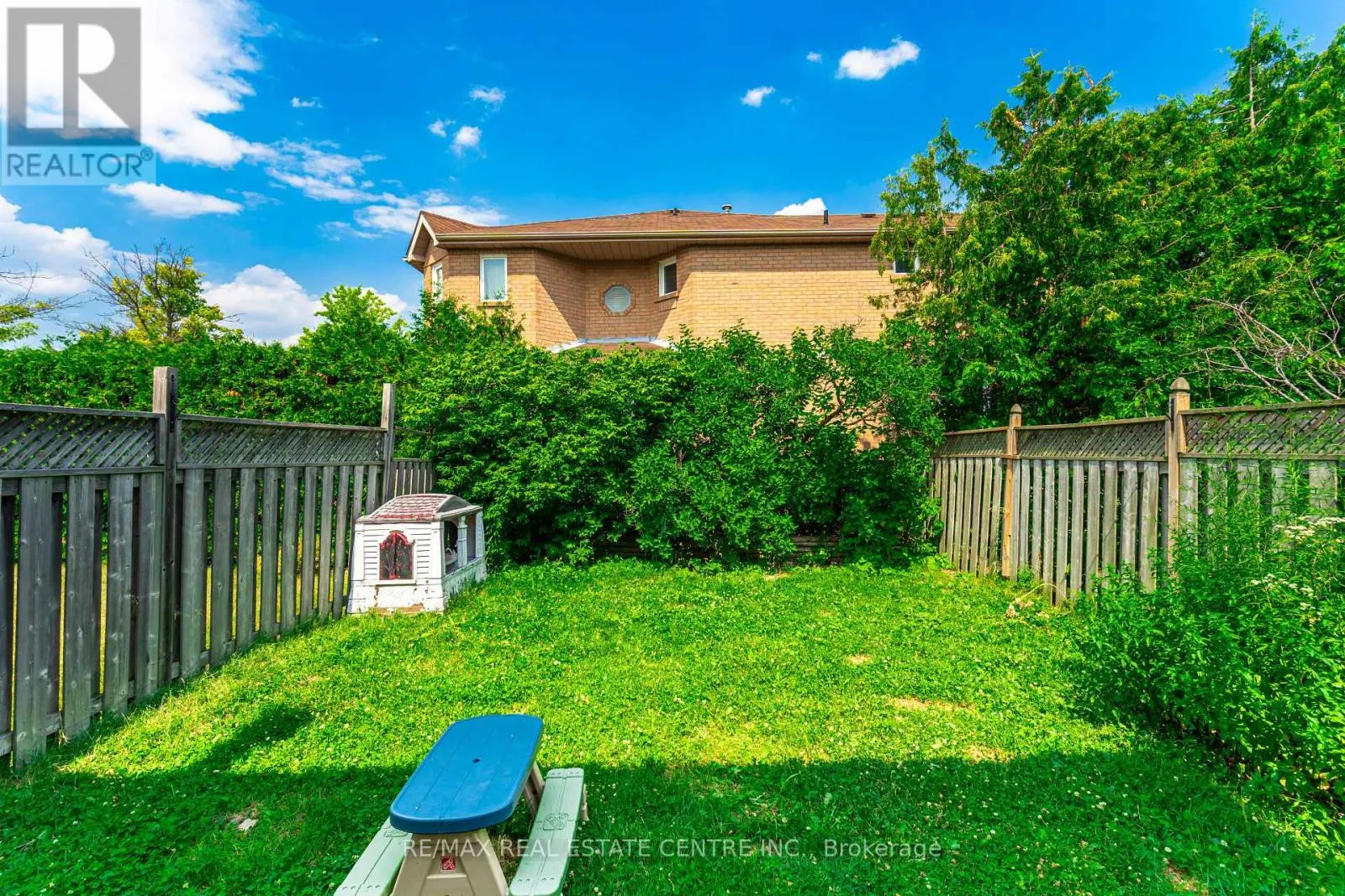 43 ASHBROOK WAY
