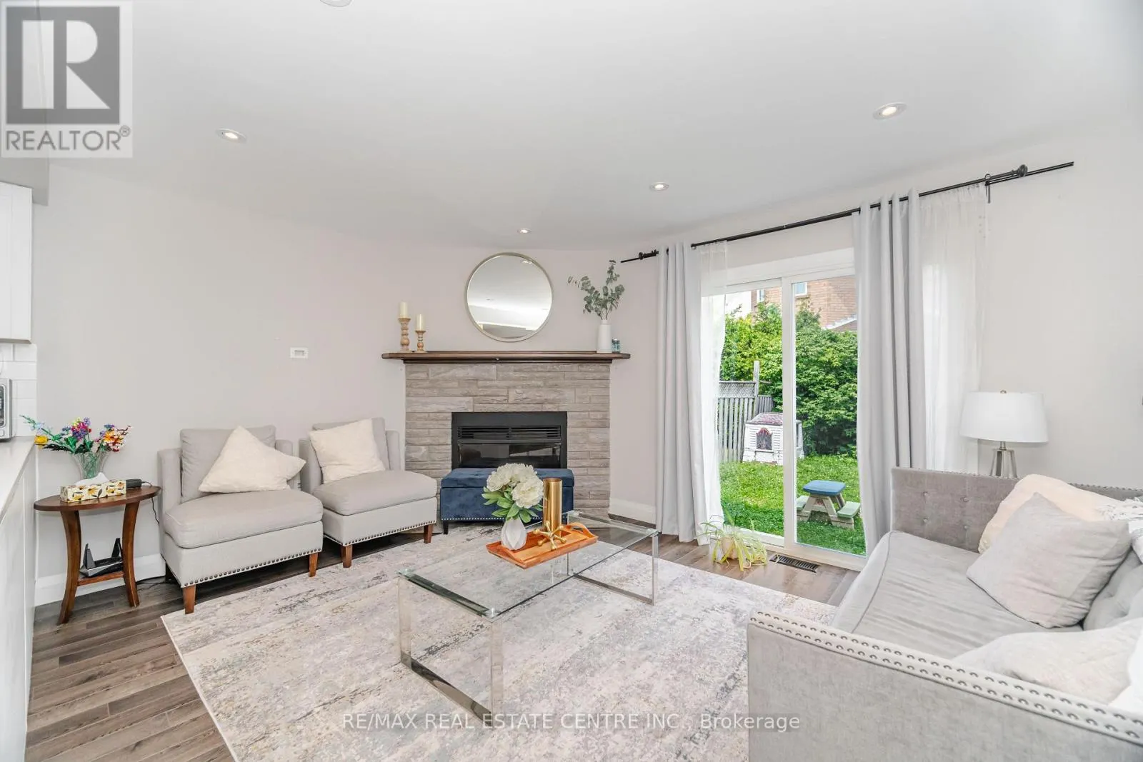 43 ASHBROOK WAY