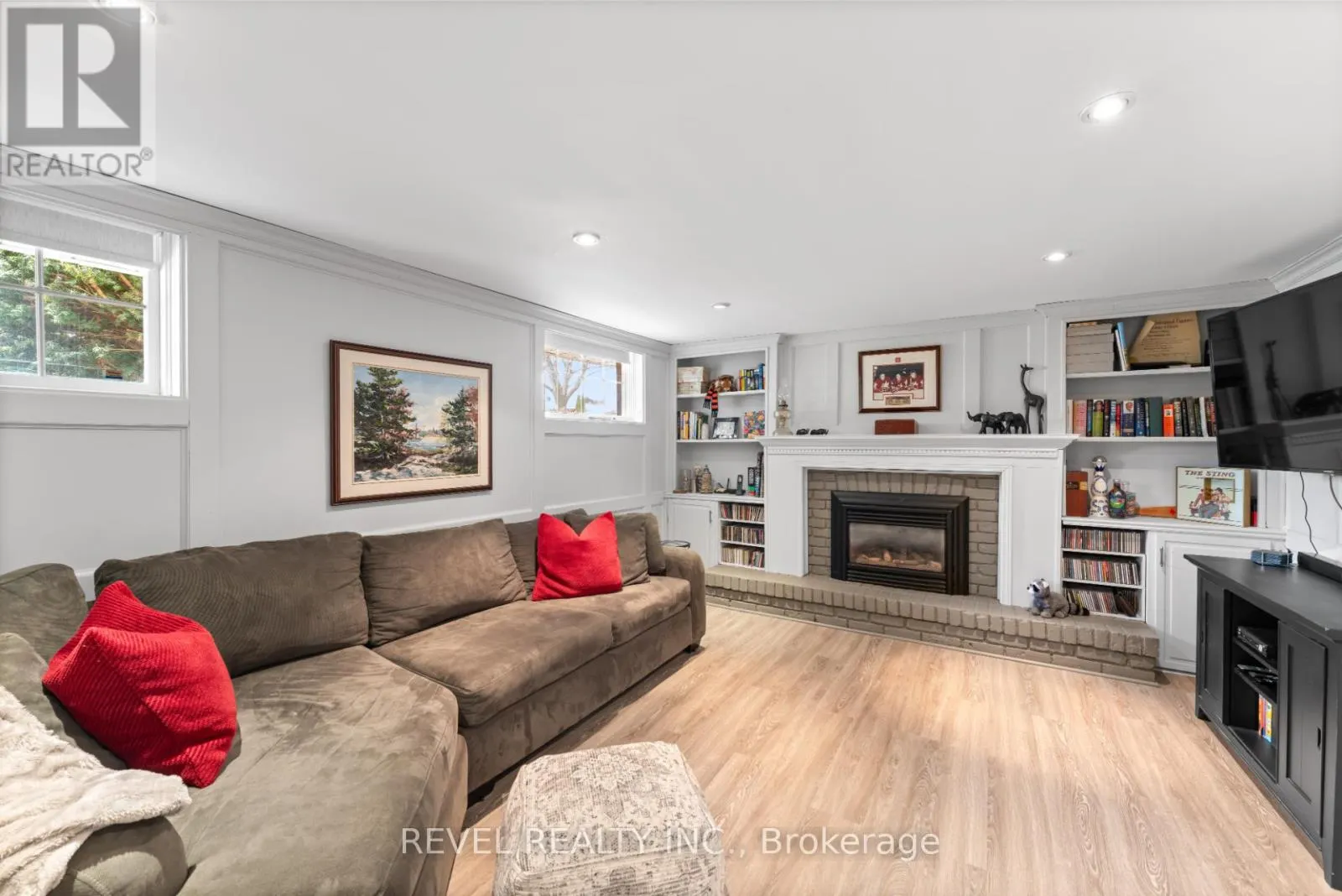 637 THORNWOOD AVENUE
