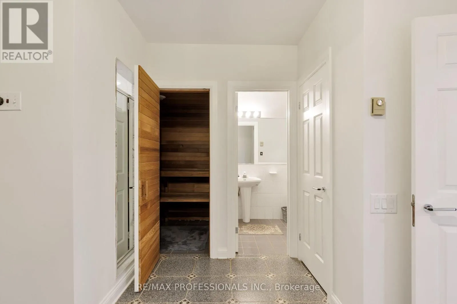 6A EDENBROOK HILL