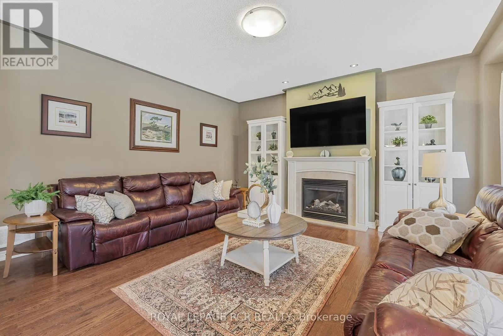 2 LITTLEBROOK LANE