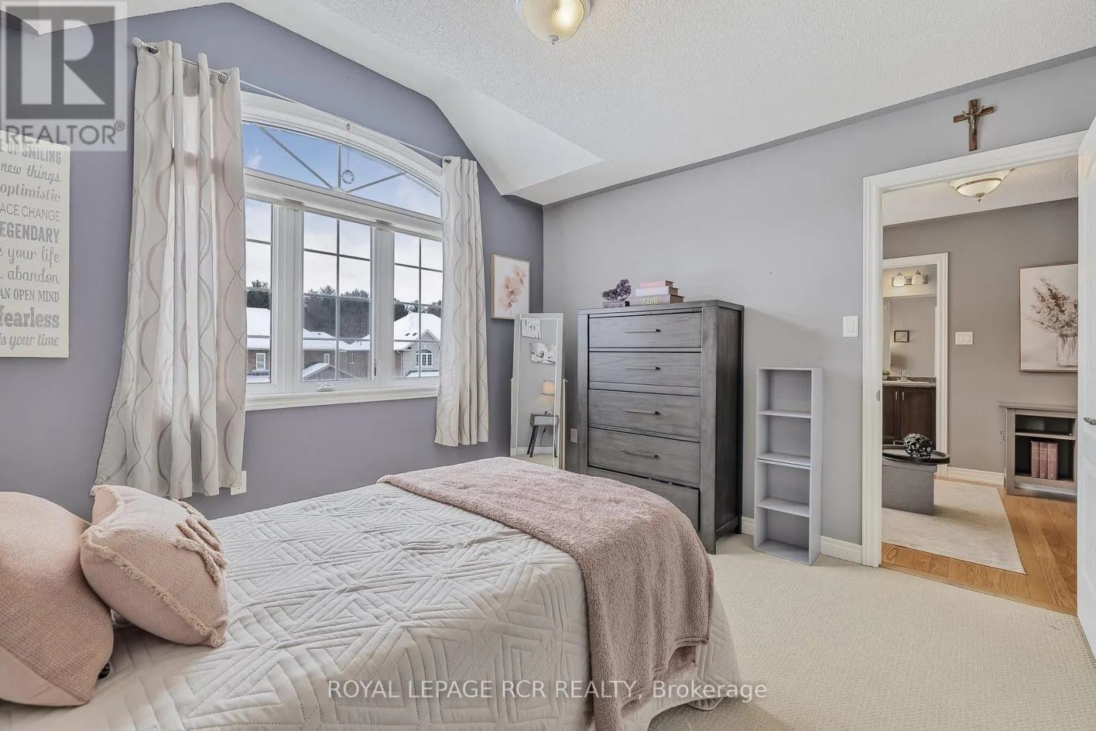 2 LITTLEBROOK LANE
