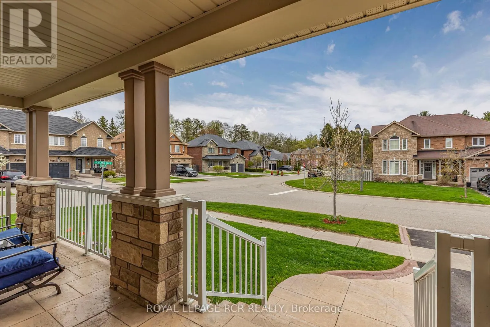 2 LITTLEBROOK LANE