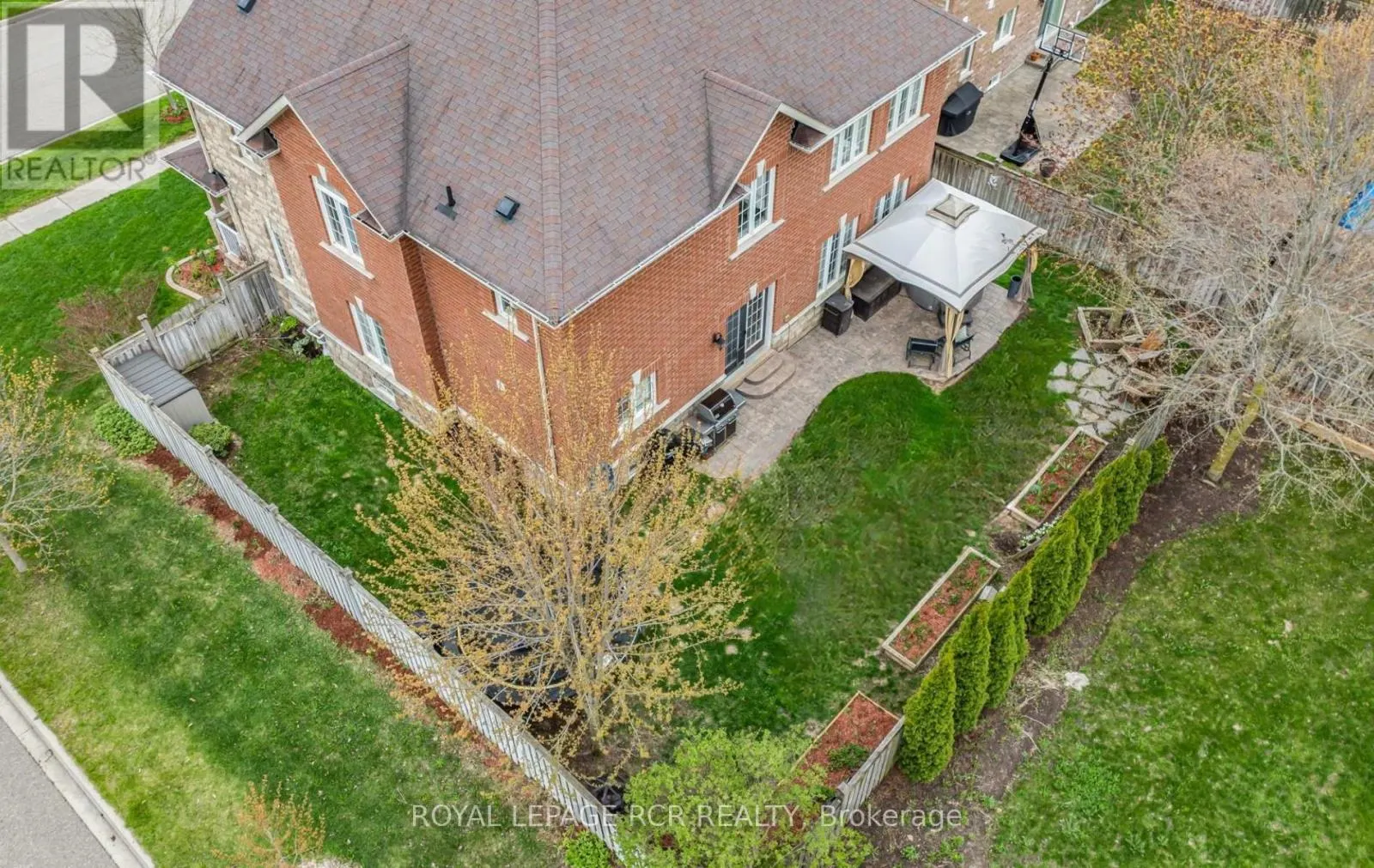 2 LITTLEBROOK LANE