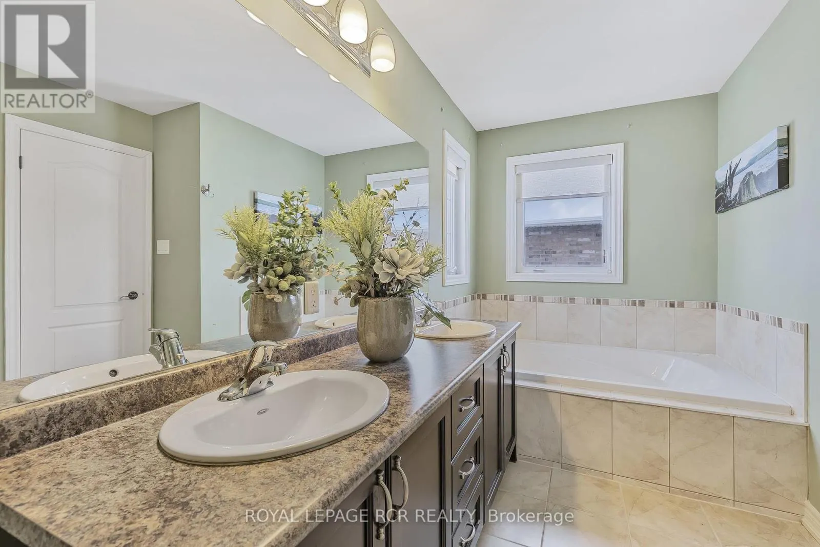 2 LITTLEBROOK LANE