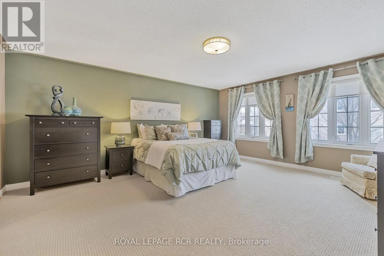 2 LITTLEBROOK LANE