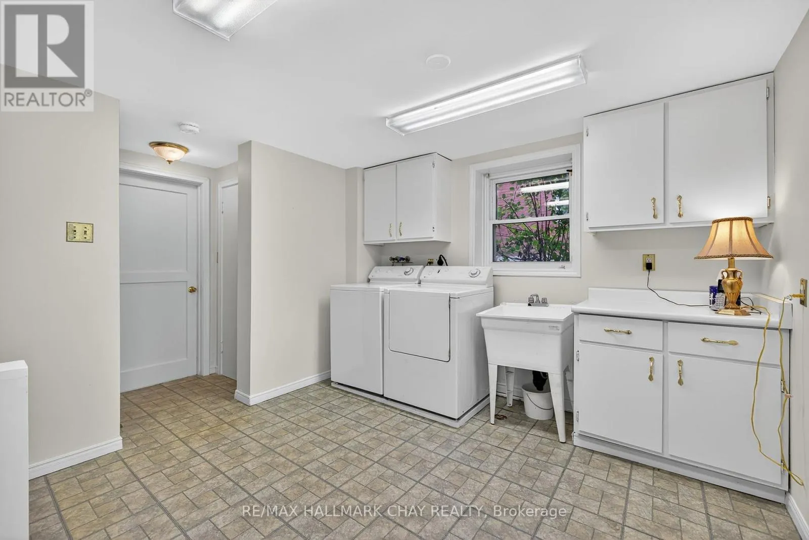 33 MILL STREET S