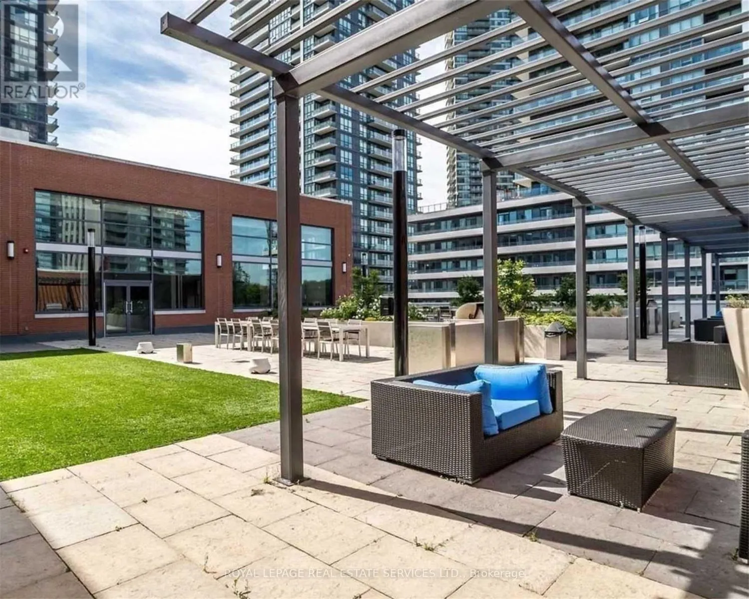 2310 - 2212 LAKE SHORE BOULEVARD W