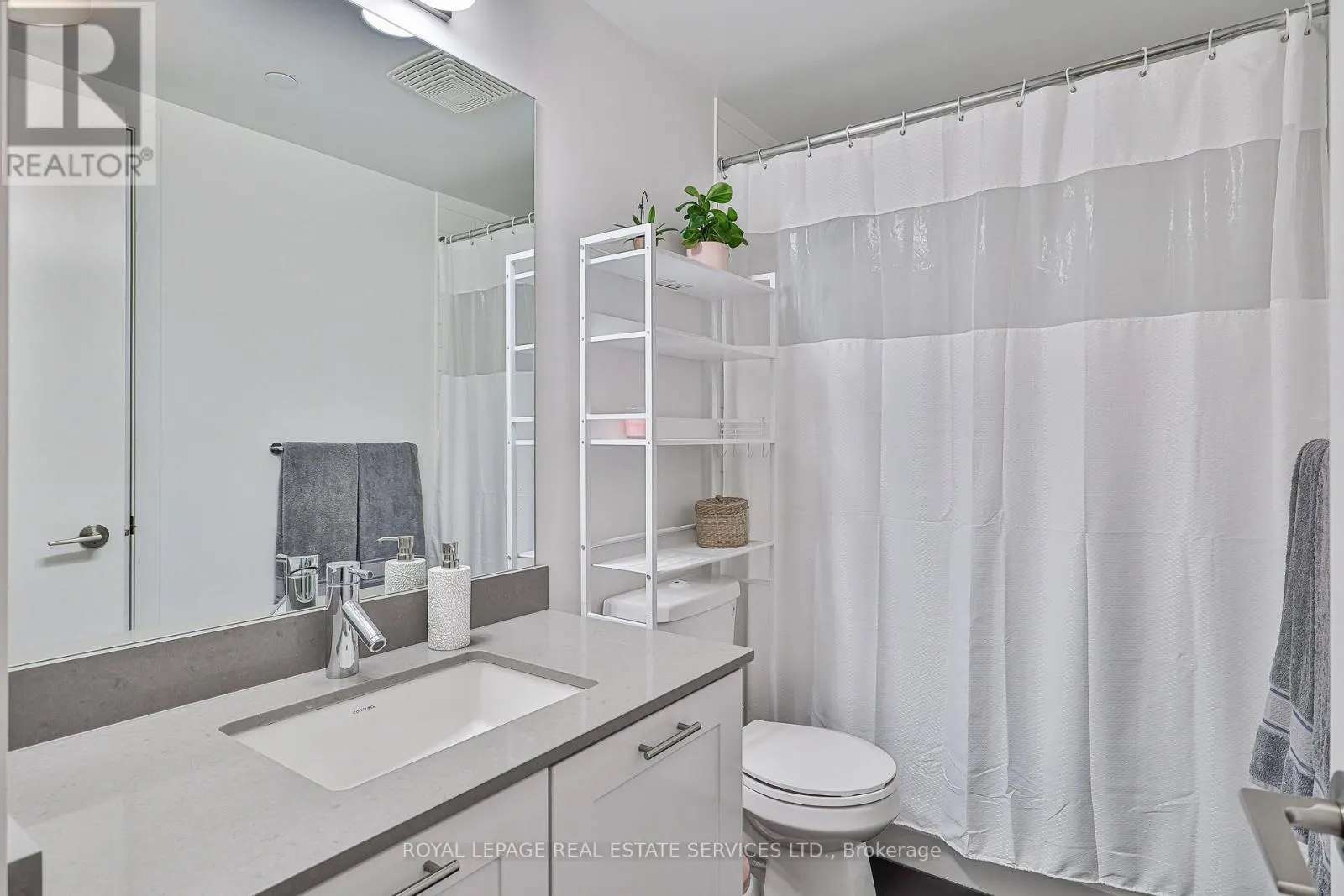 2310 - 2212 LAKE SHORE BOULEVARD W