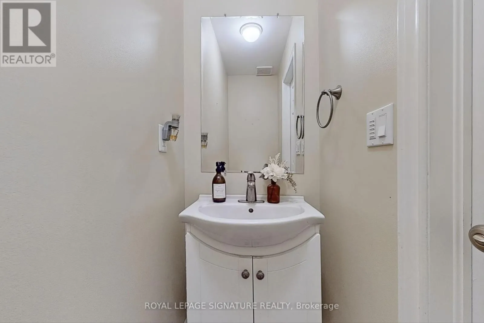 23 - 2871 DARIEN ROAD