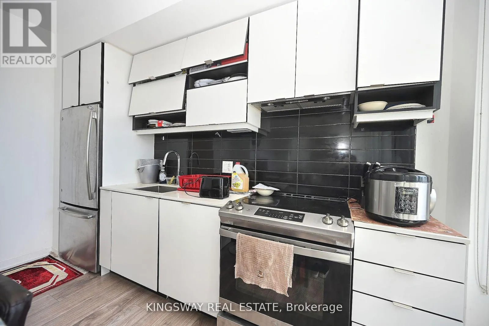 1410 - 4065 CONFEDERATION PARKWAY