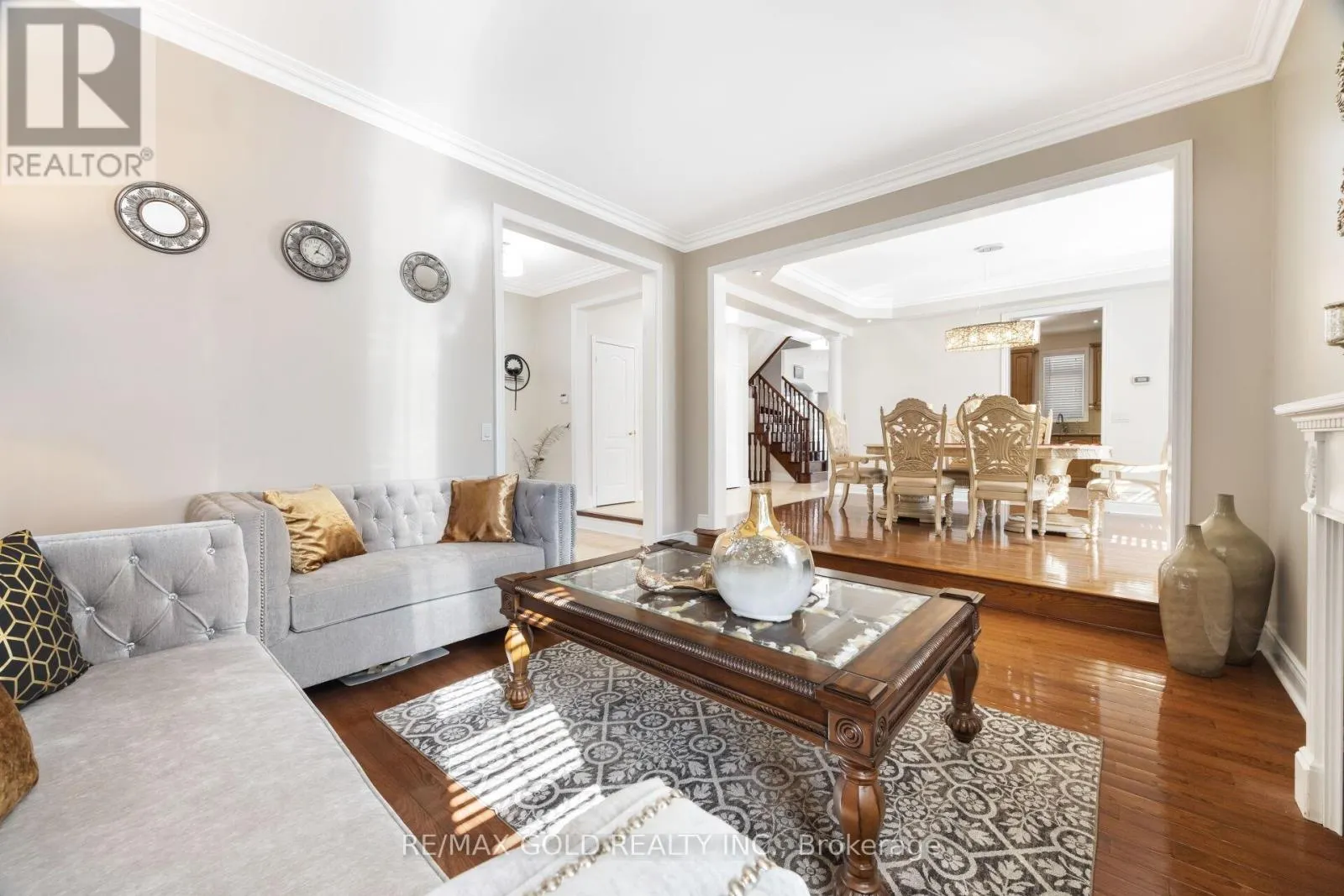 19 EIFFEL BOULEVARD