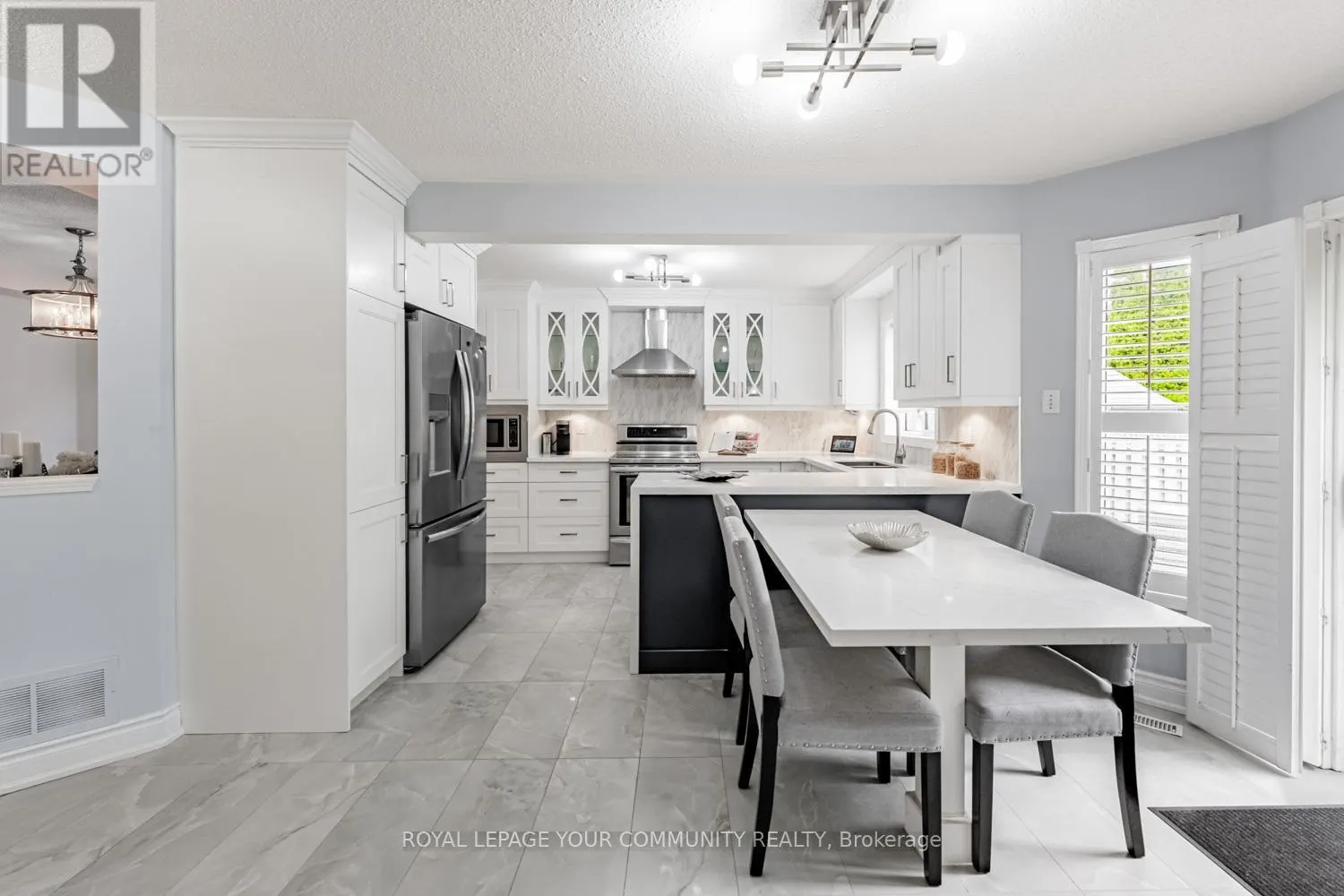 5541 BOLLINGTON DRIVE