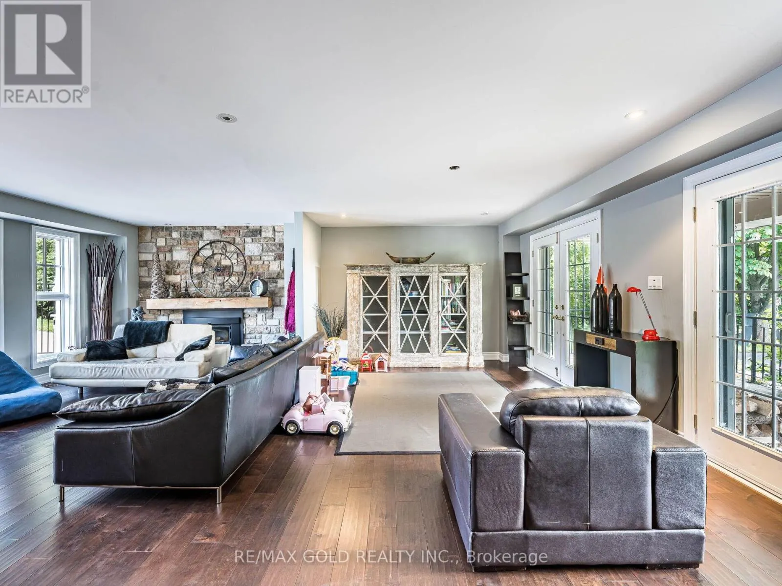 110 PALMER CIRCLE
