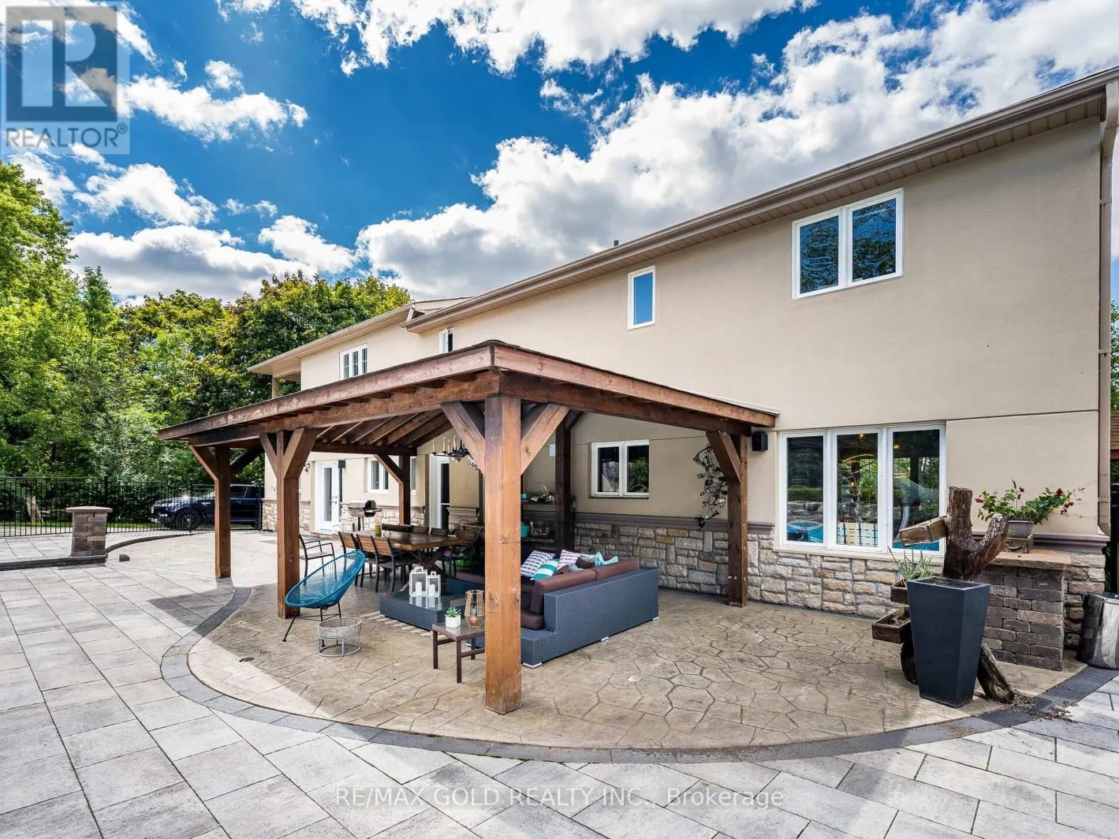 110 PALMER CIRCLE