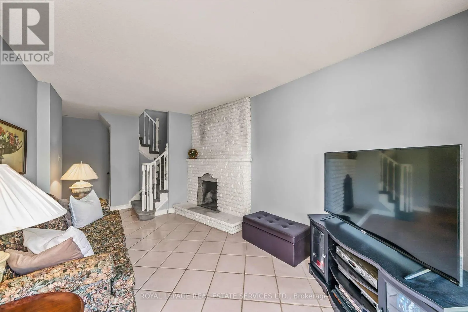 1529 GREENBRIAR DRIVE