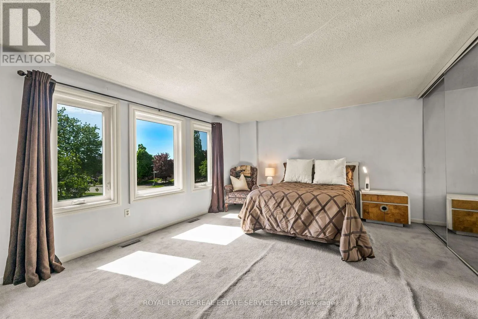 1529 GREENBRIAR DRIVE