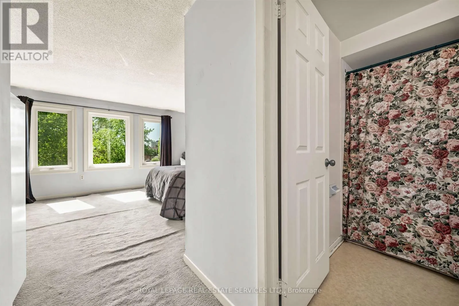 1529 GREENBRIAR DRIVE