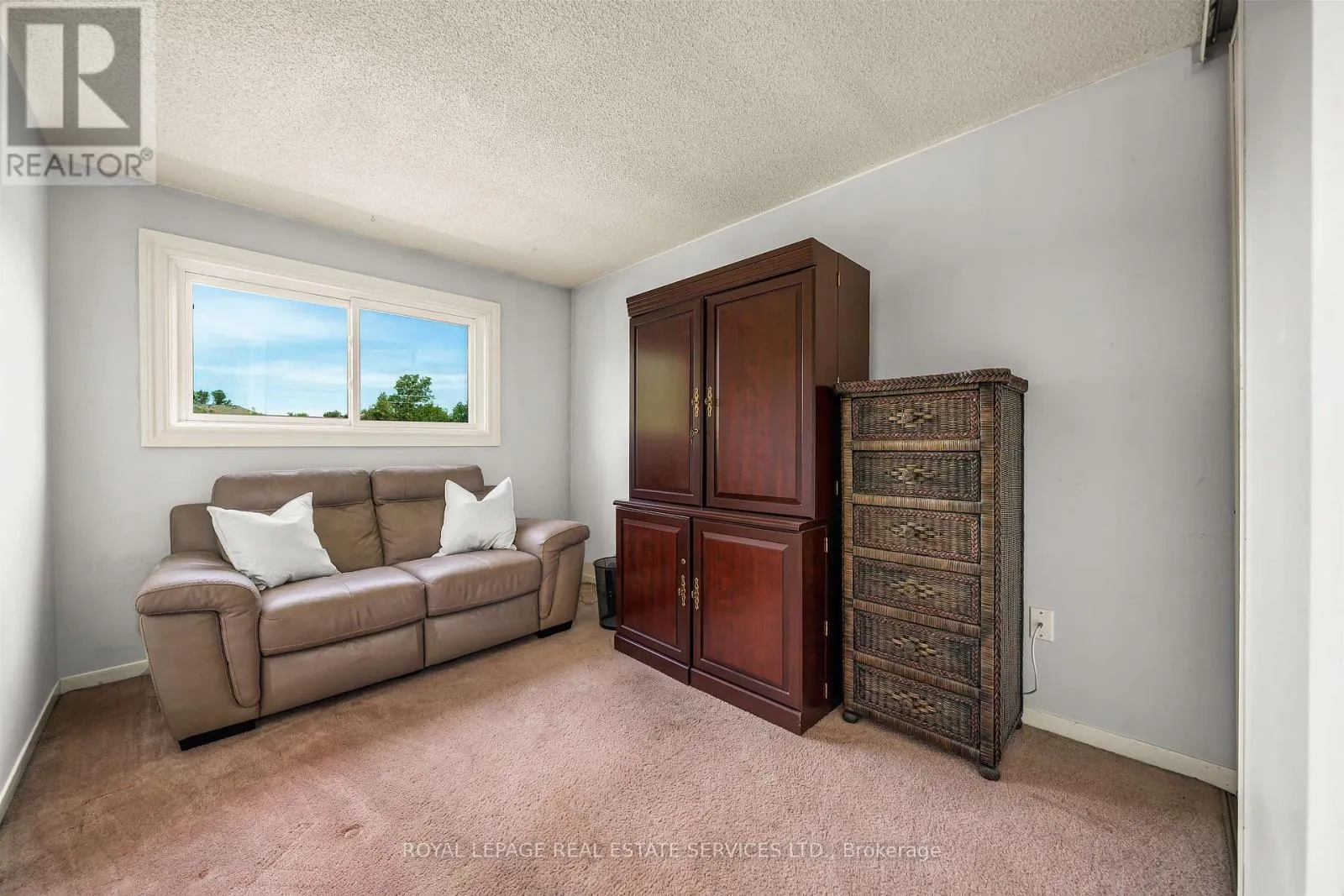1529 GREENBRIAR DRIVE