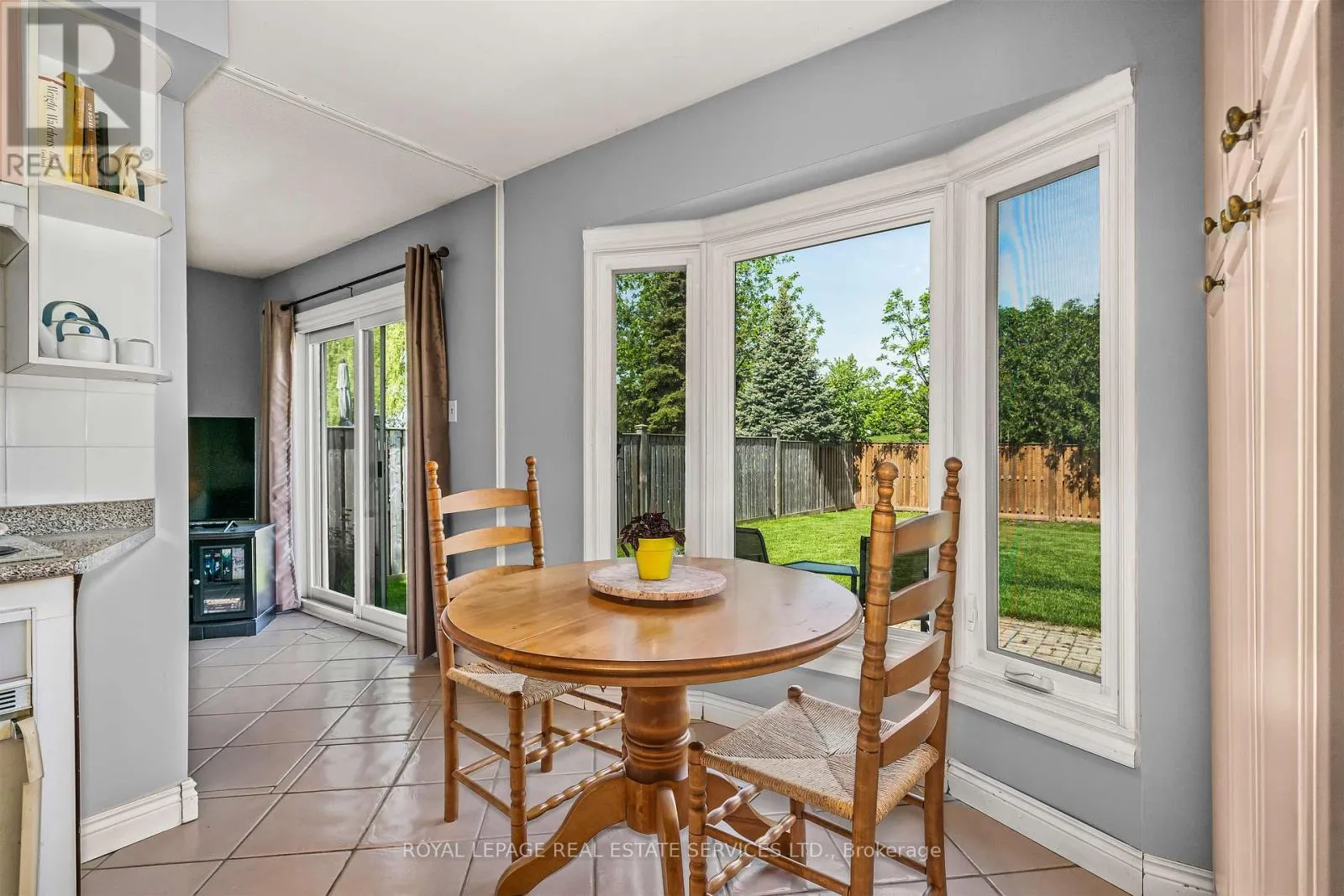 1529 GREENBRIAR DRIVE