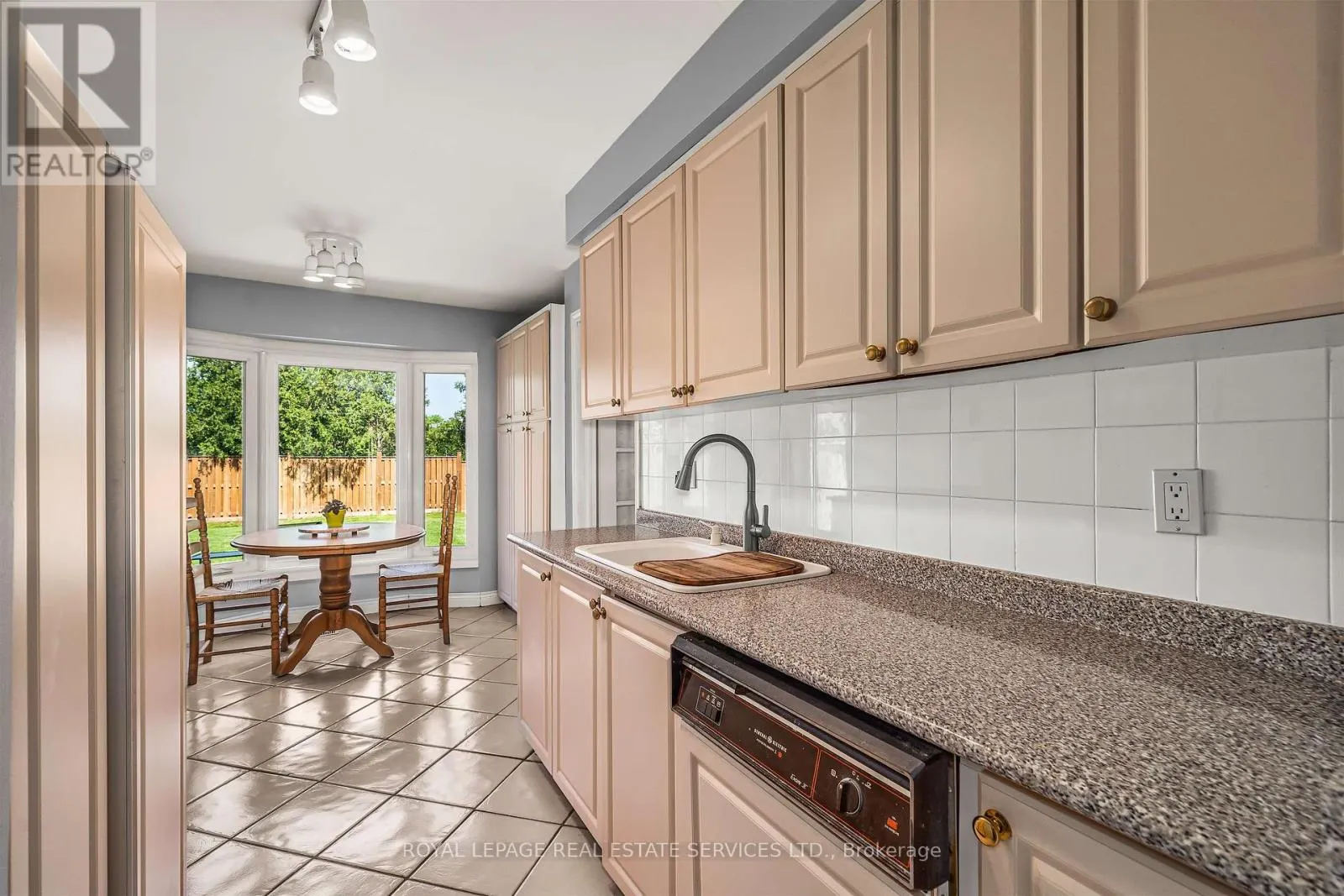 1529 GREENBRIAR DRIVE