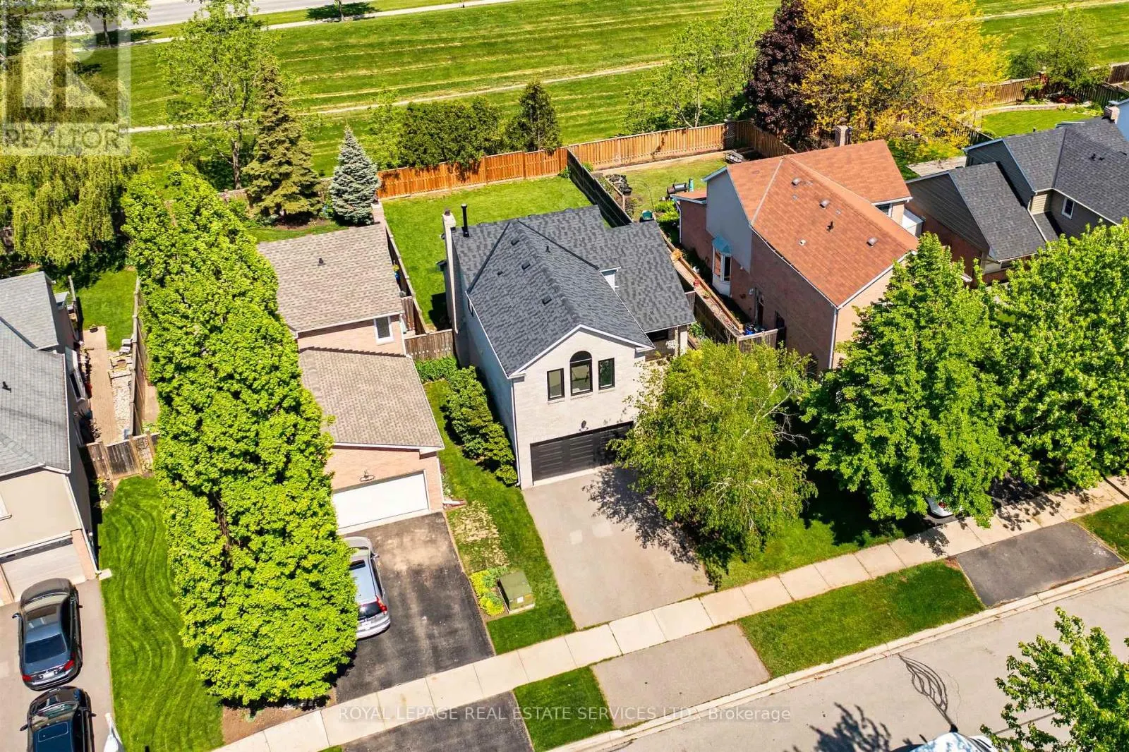 1529 GREENBRIAR DRIVE
