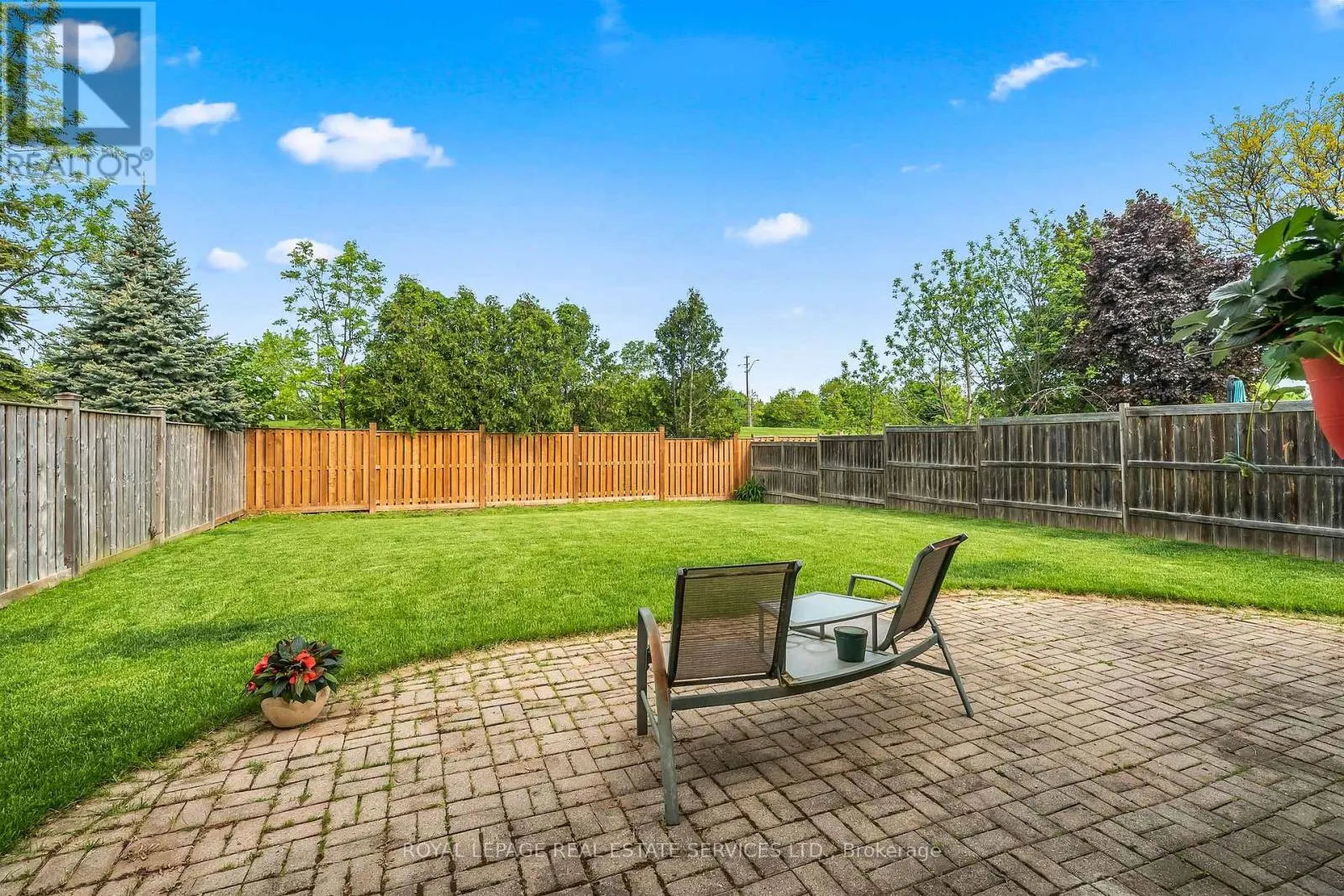 1529 GREENBRIAR DRIVE