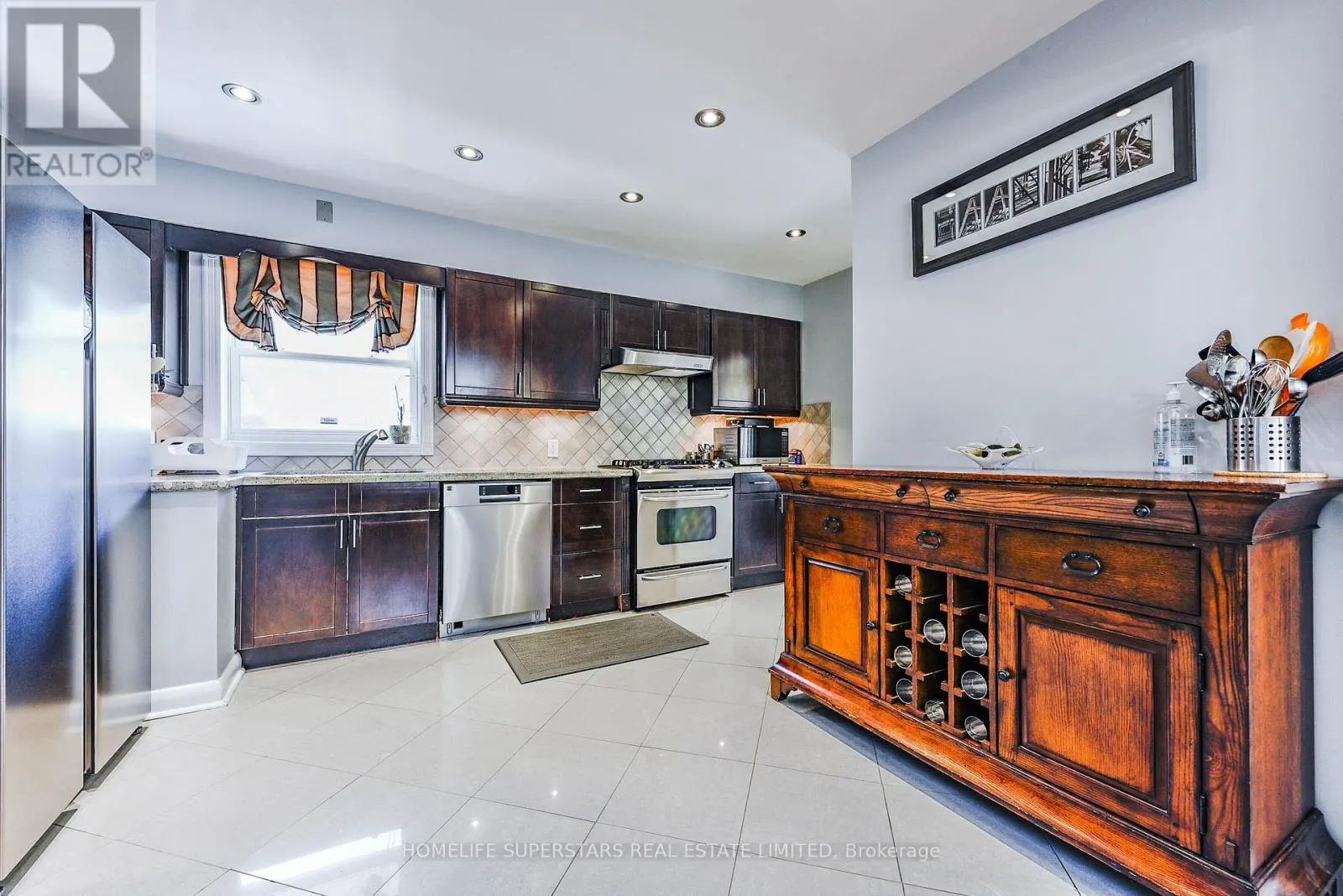 3987 BLOOR STREET W
