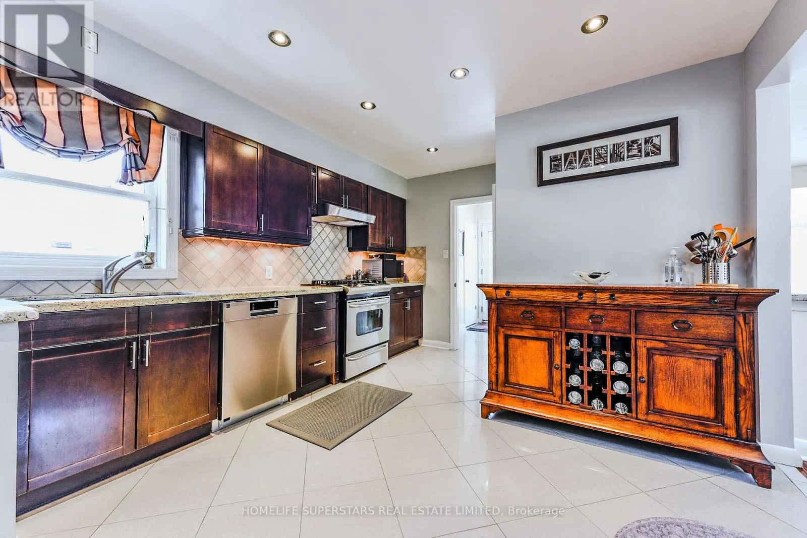 3987 BLOOR STREET W