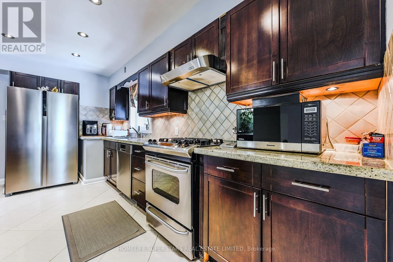 3987 BLOOR STREET W
