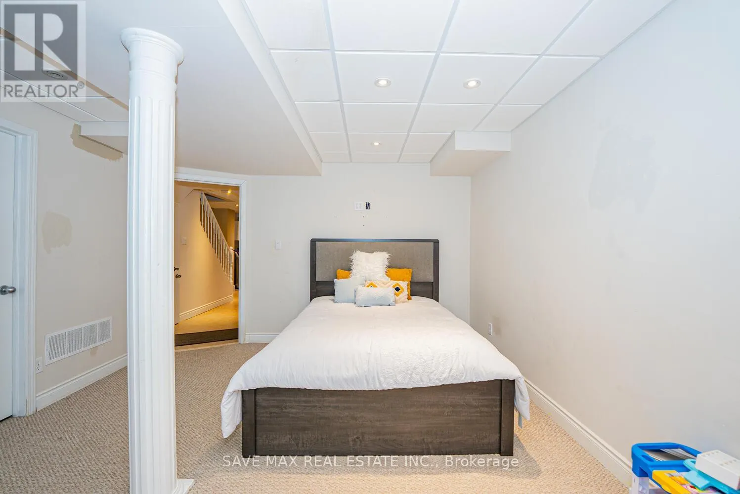 47 WOODCOTE CRESCENT