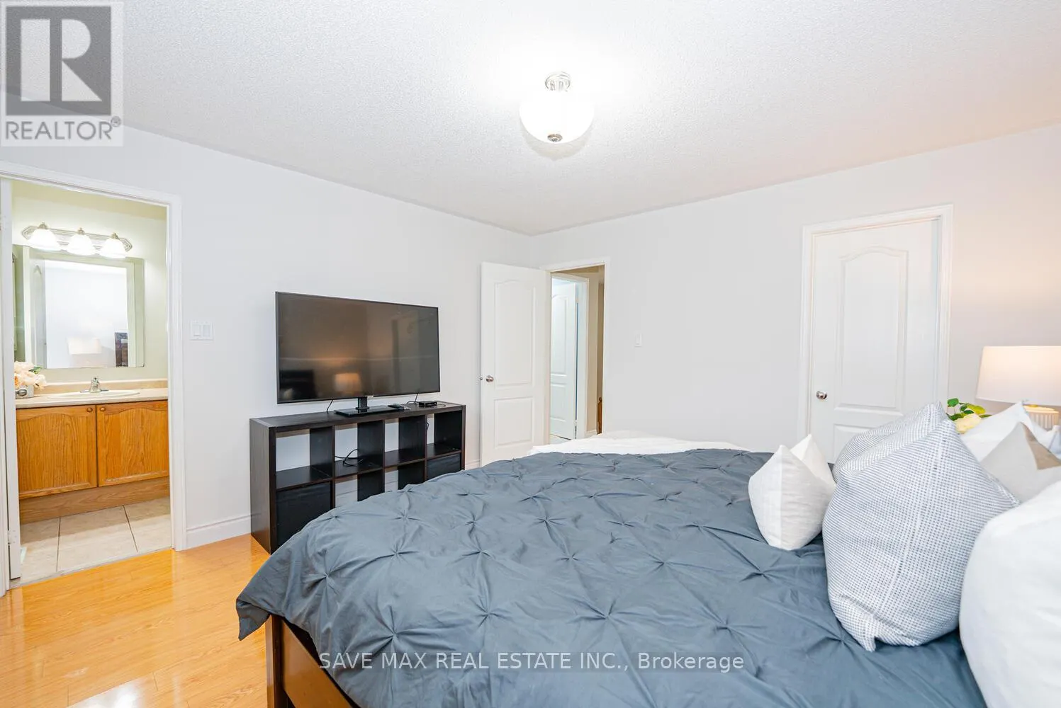 47 WOODCOTE CRESCENT