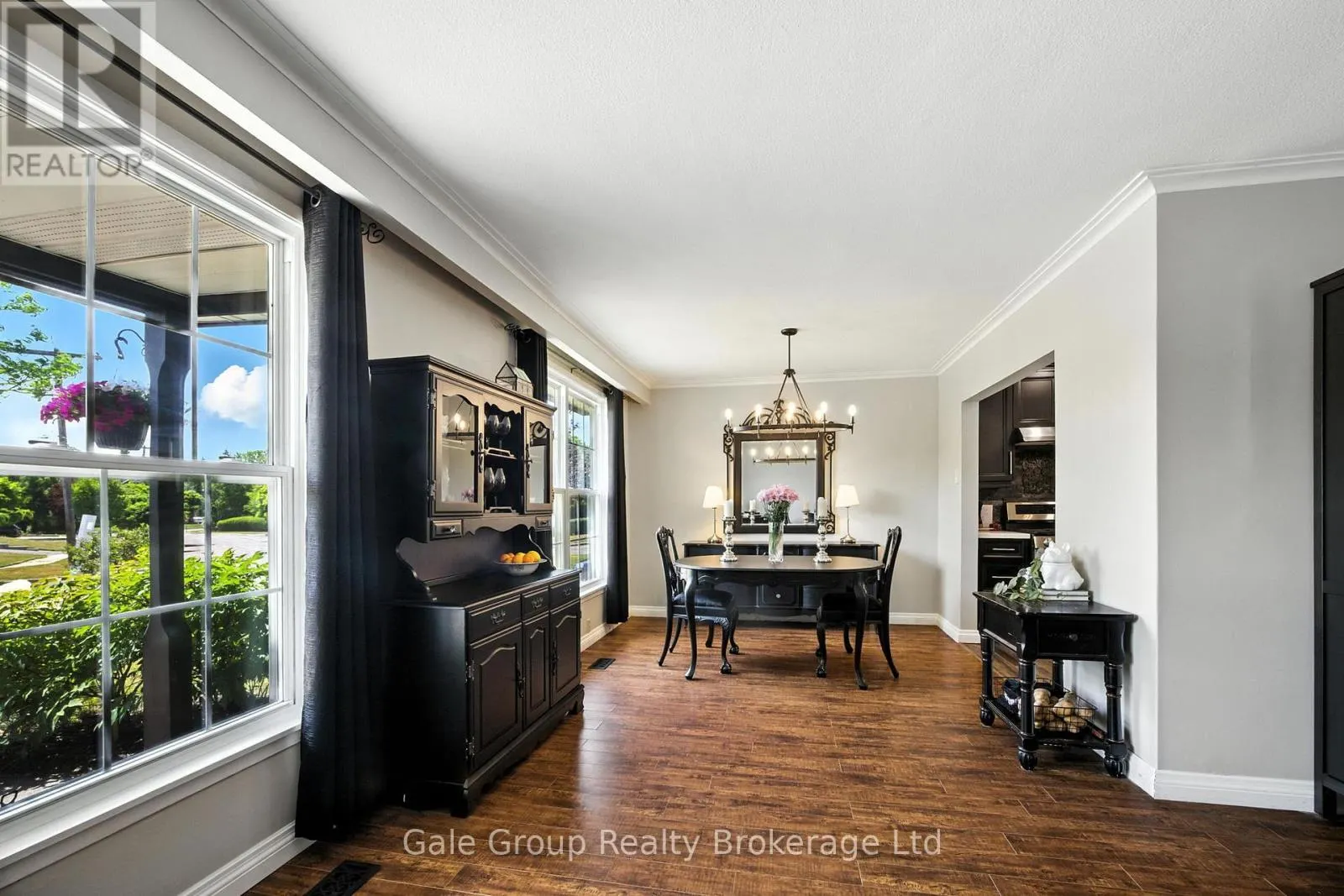 42 MOULTREY CRESCENT