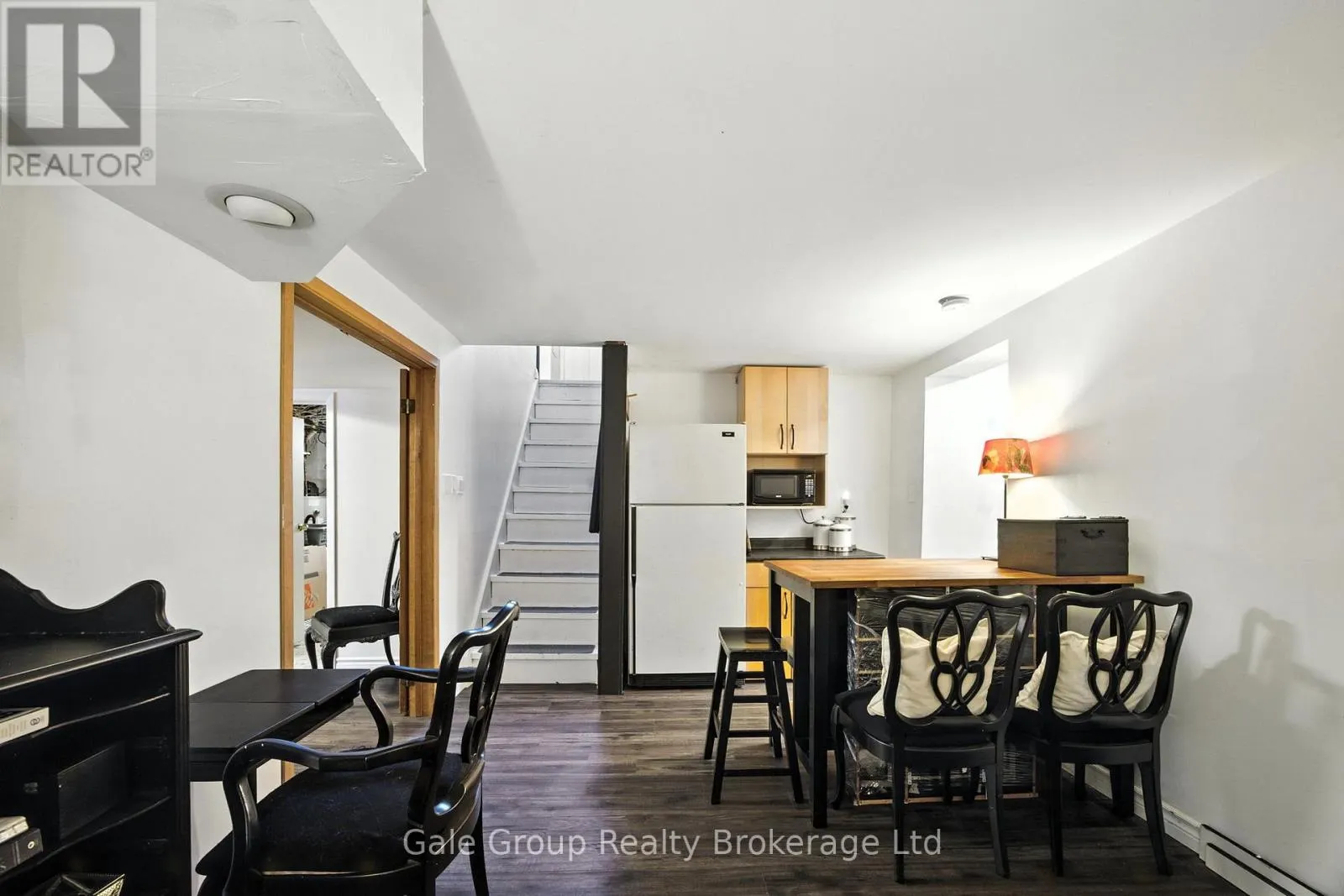 42 MOULTREY CRESCENT