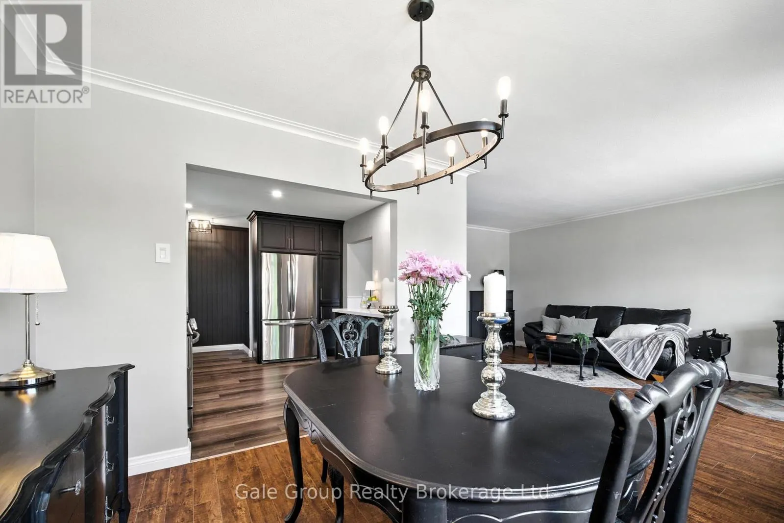 42 MOULTREY CRESCENT